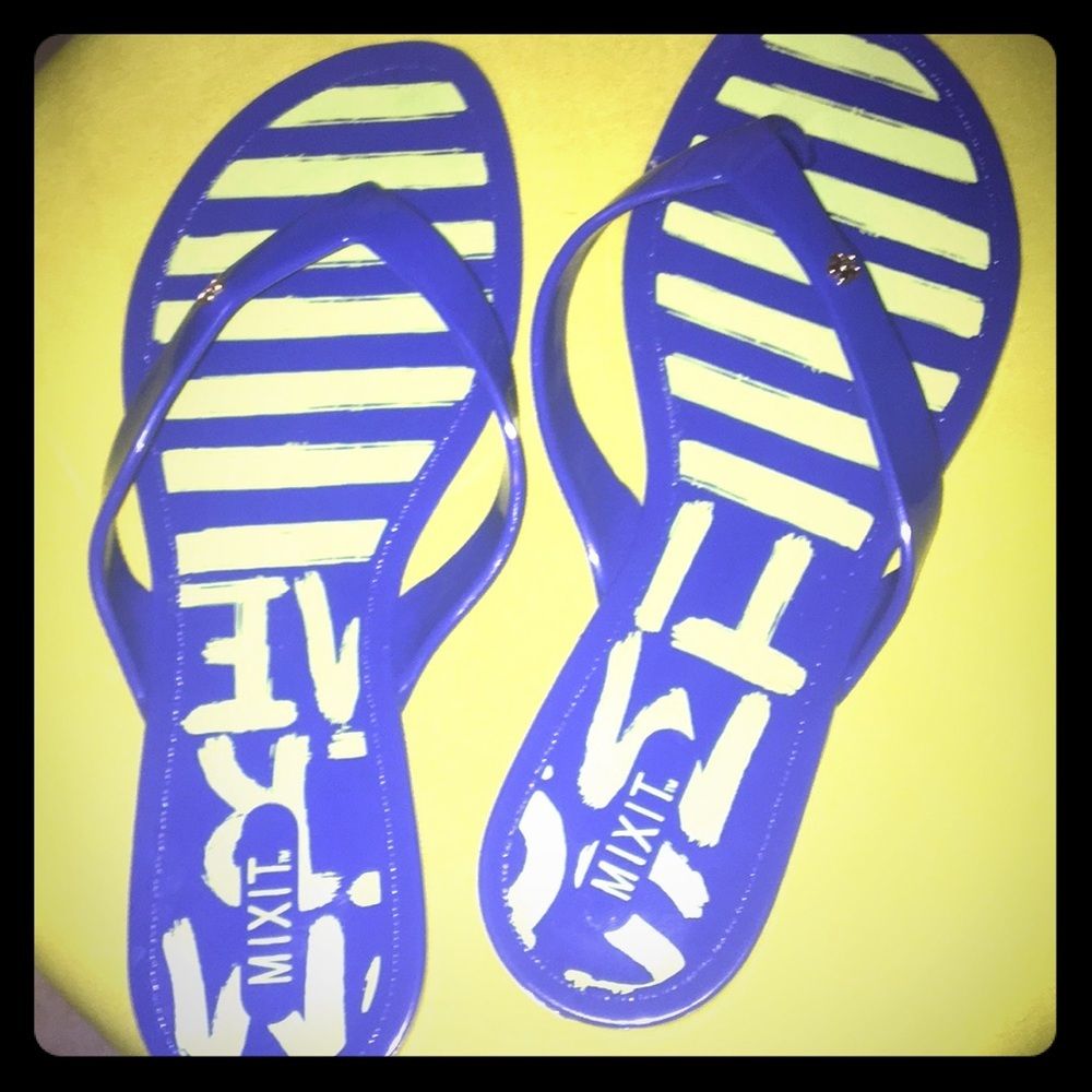 Nwot Extremely Rare Mixit Sandals